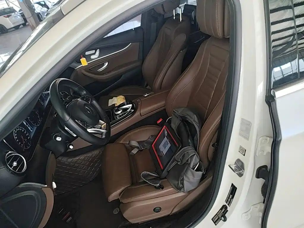 Mercedes-Benz E-Class — миниатюра 15