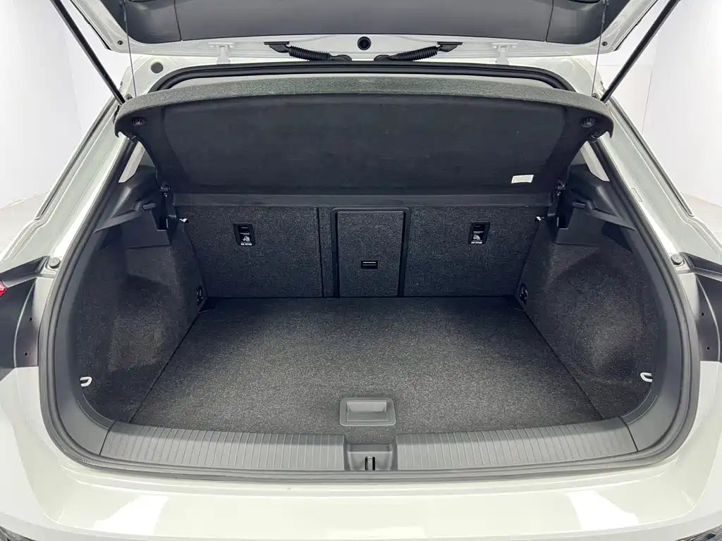 Volkswagen T-Roc — миниатюра 17