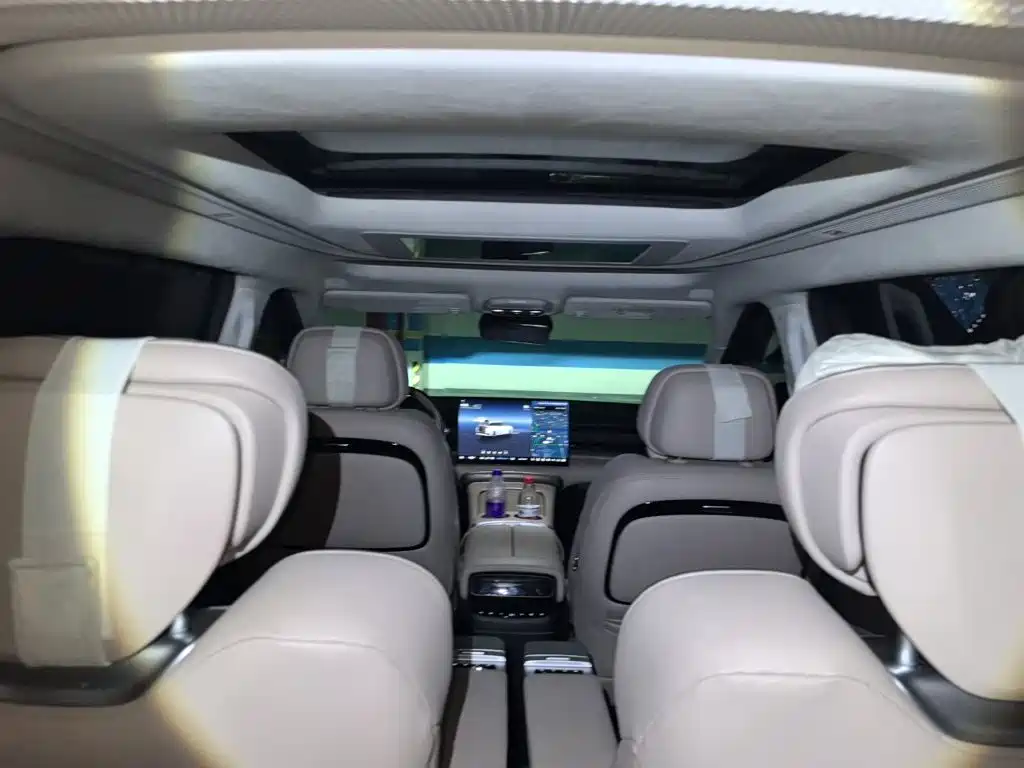 XPeng X9 — миниатюра 9
