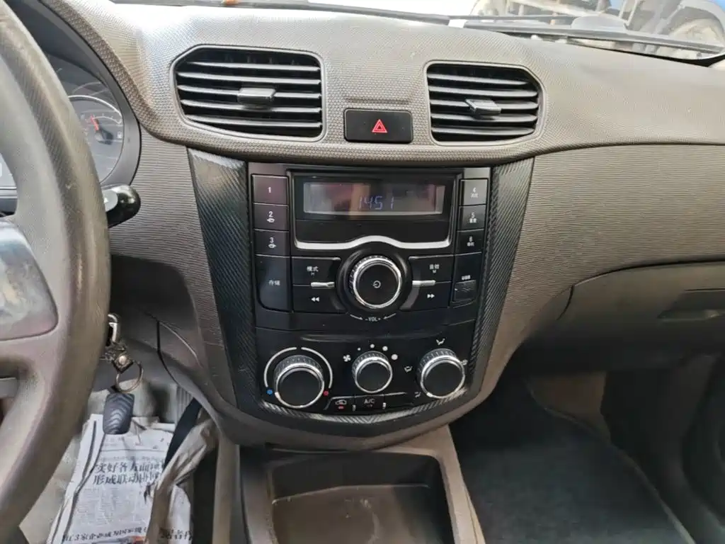 Wuling Hongguang — миниатюра 13