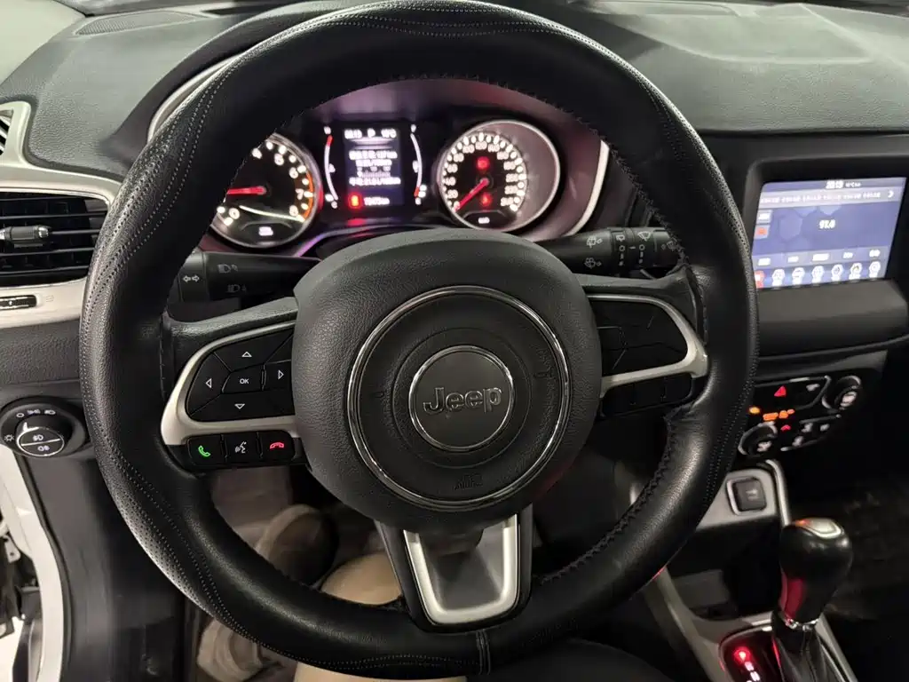 Jeep Compass — миниатюра 12
