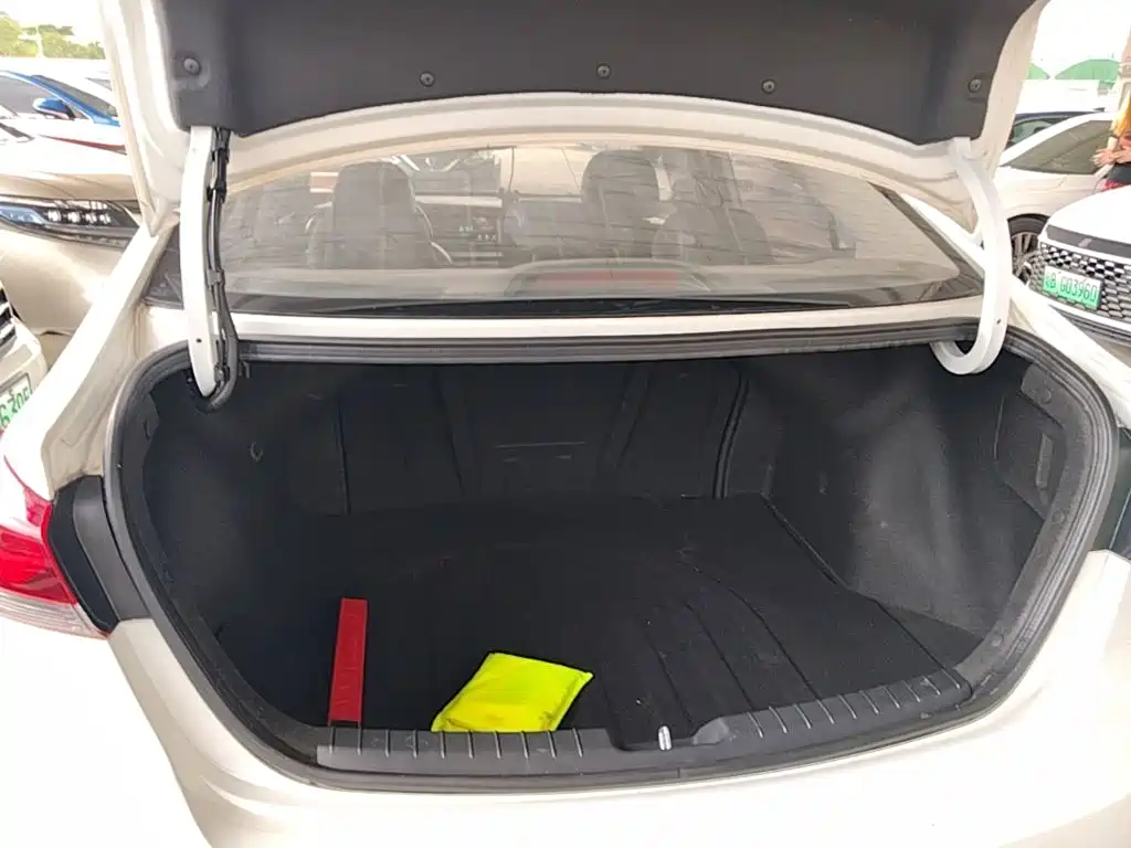Hyundai Elantra — миниатюра 19