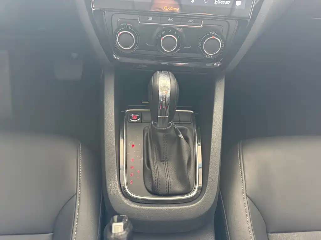 Volkswagen Sagitar — миниатюра 9