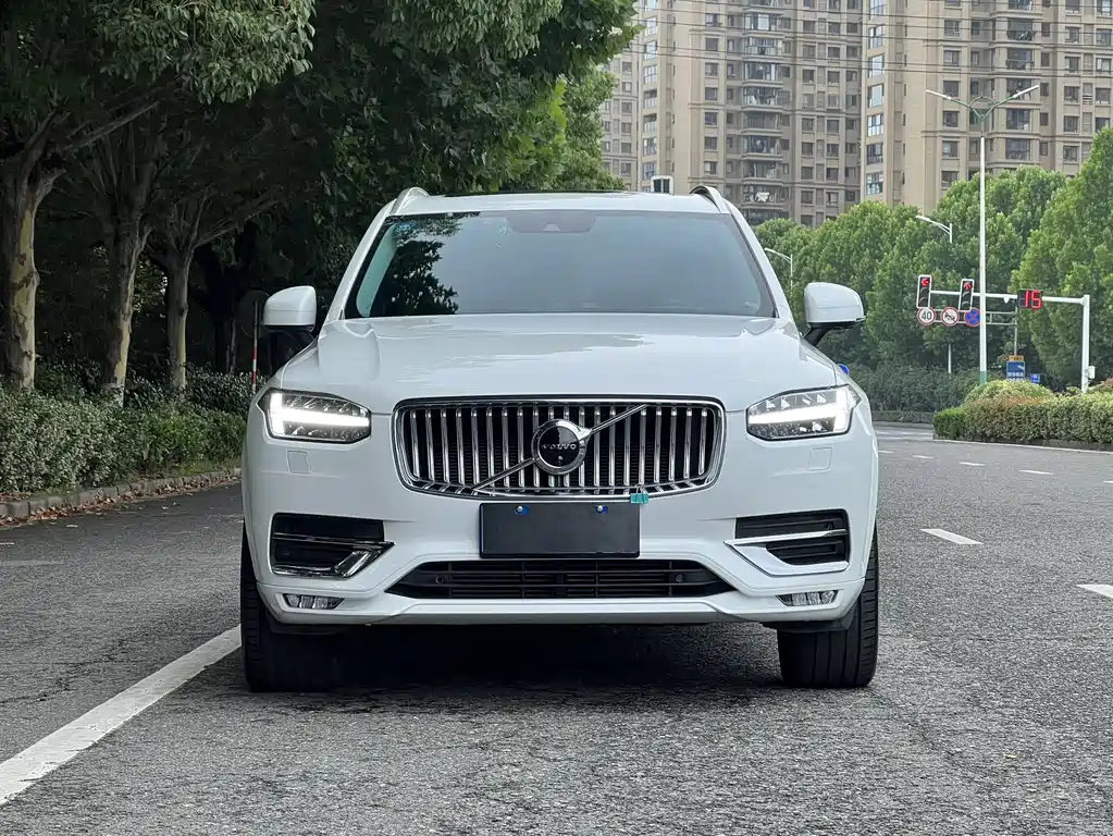 Volvo XC90 2020 T6 Luxury 7 мест