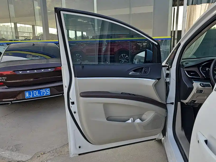 Buick GL8 — миниатюра 7