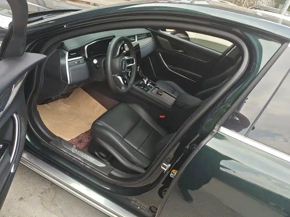 Jaguar XFL — миниатюра 4