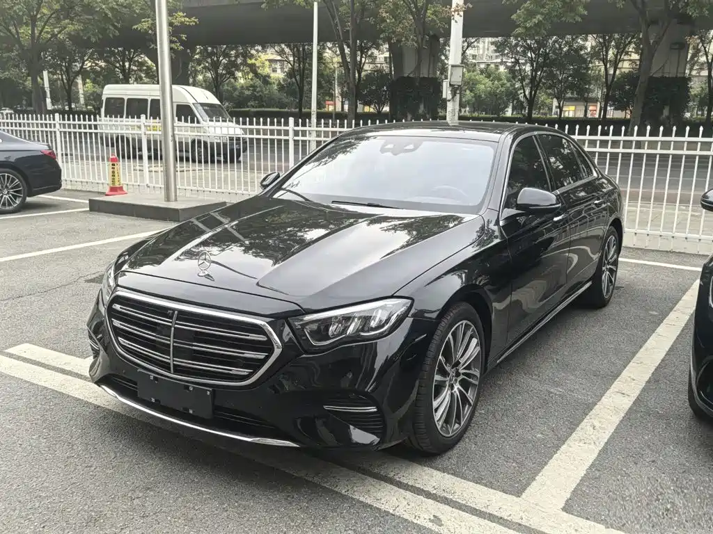 Mercedes-Benz E-Class — миниатюра 2