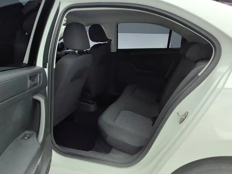 Volkswagen Santana — миниатюра 11