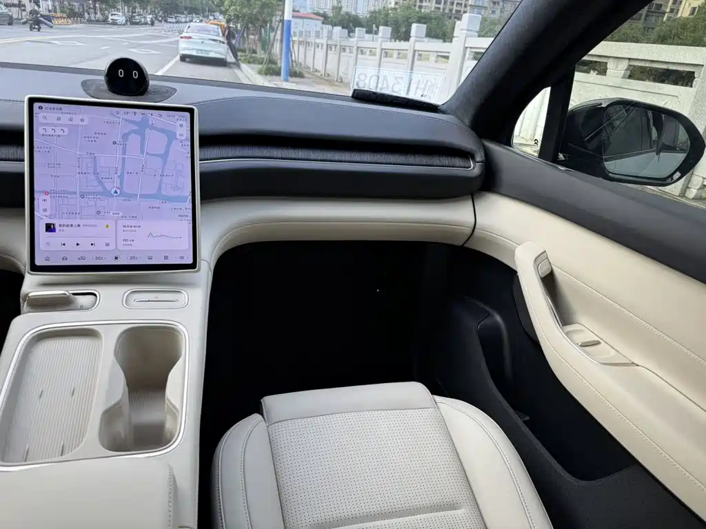 NIO ES6 — миниатюра 4