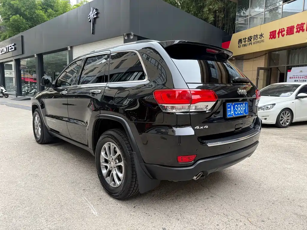 Jeep Grand Cherokee (Import) — миниатюра 3