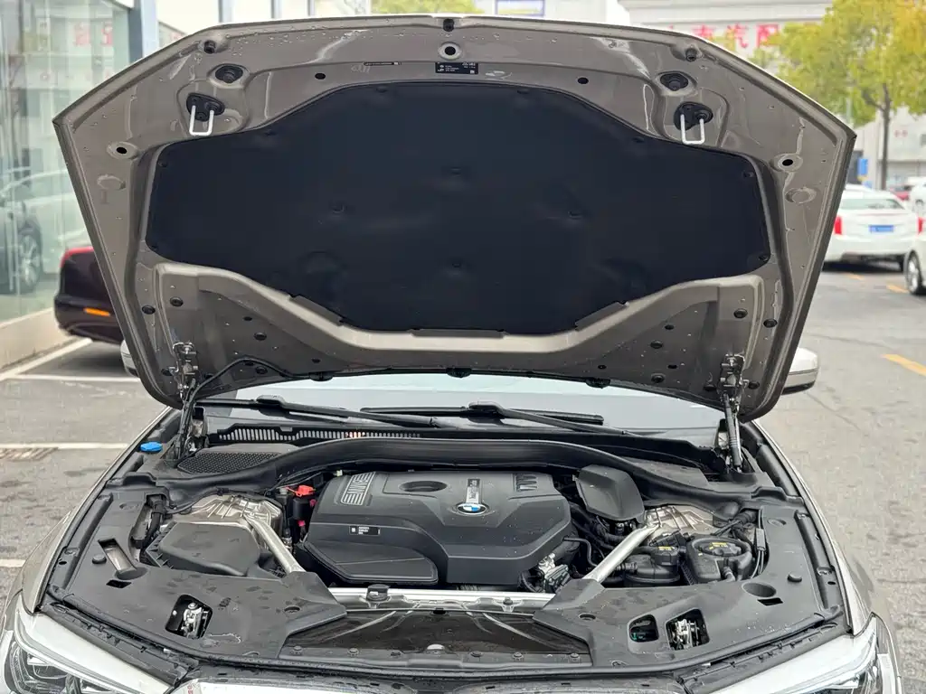 BMW 5 Series — миниатюра 43