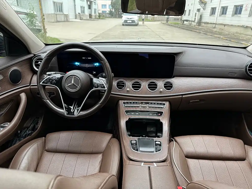 Mercedes-Benz E-Class — миниатюра 10