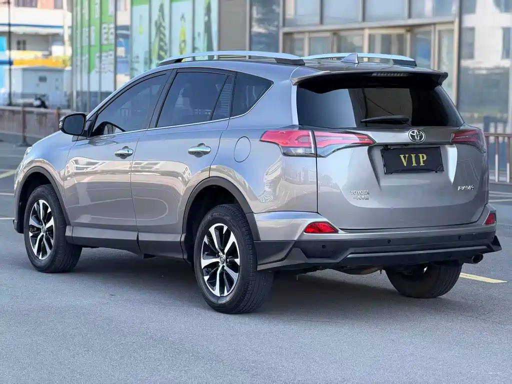 Toyota RAV4 — миниатюра 6