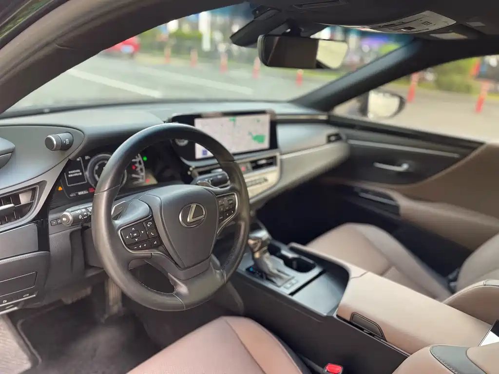 Lexus ES — миниатюра 14