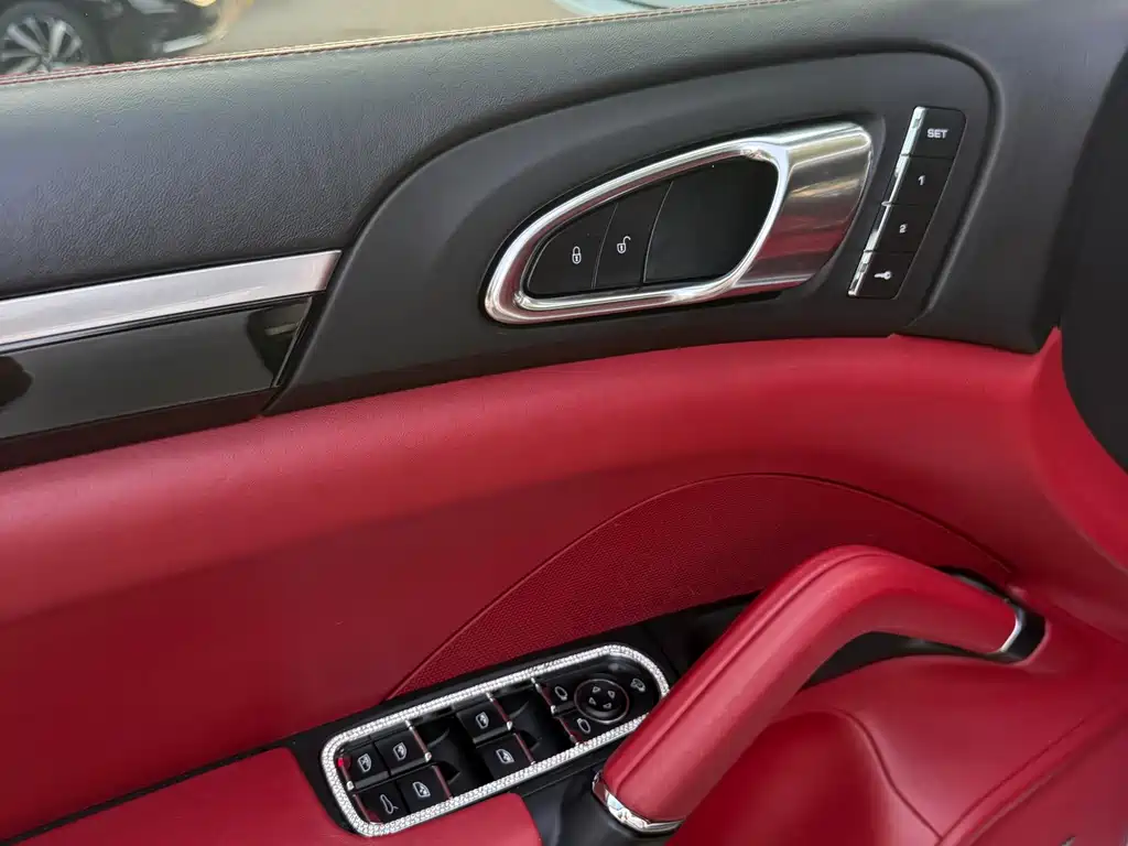 Porsche Cayenne — миниатюра 8