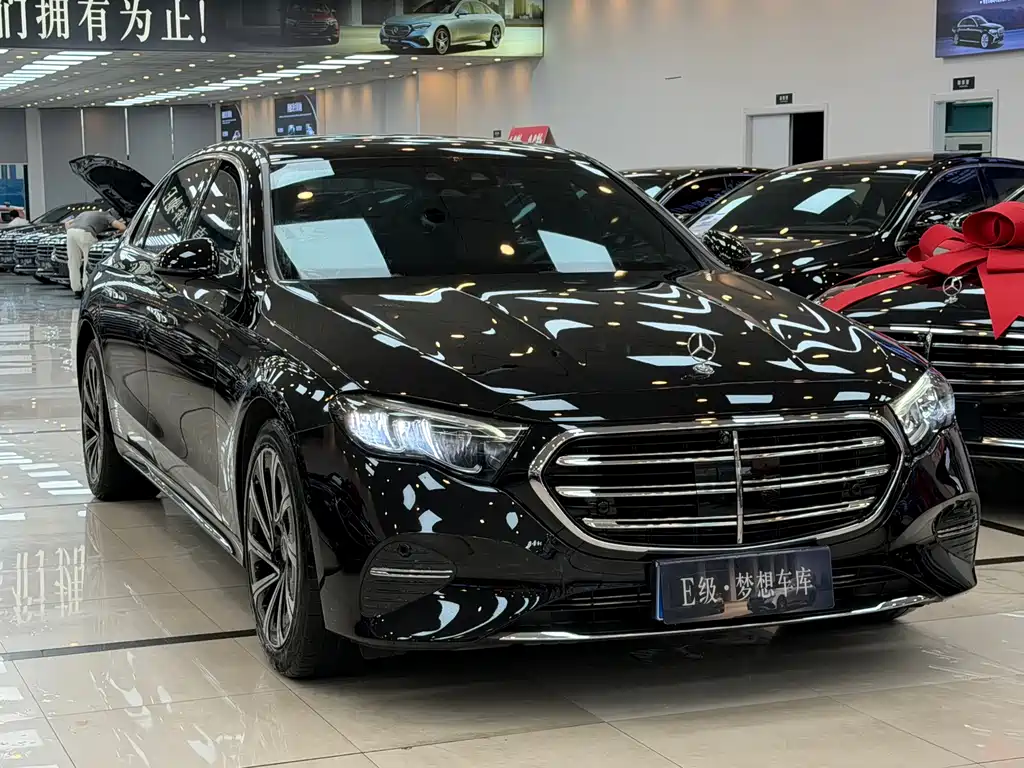 Mercedes-Benz E-Class — миниатюра 2