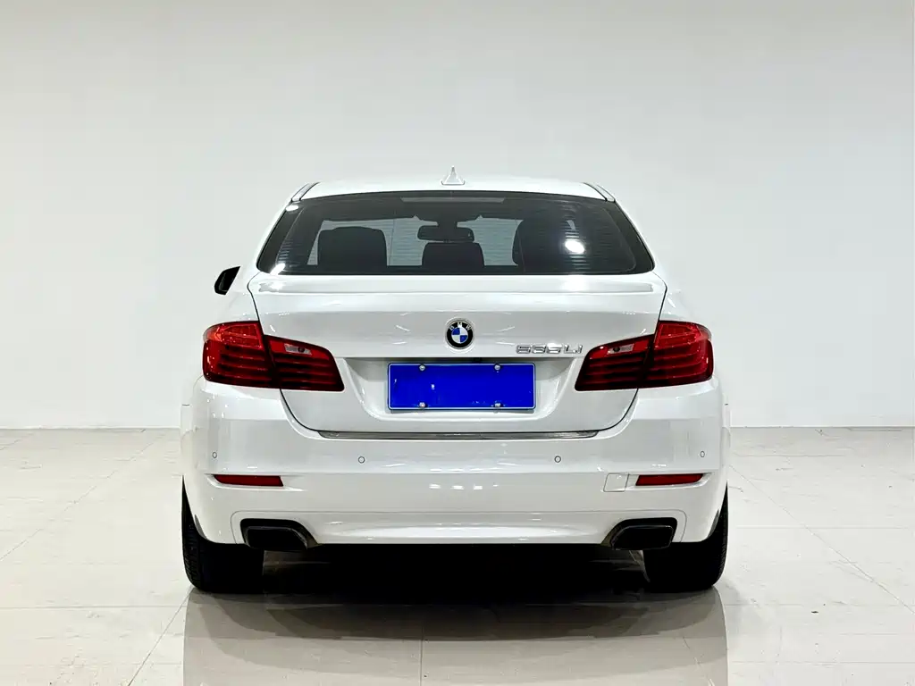 BMW 5 Series — миниатюра 4