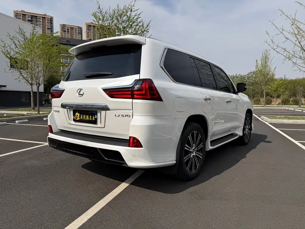 Lexus LX — миниатюра 6