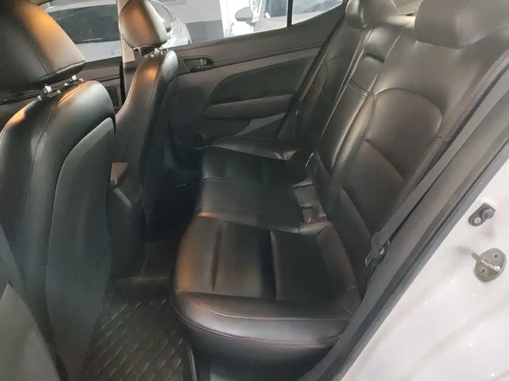 Hyundai Elantra — миниатюра 17