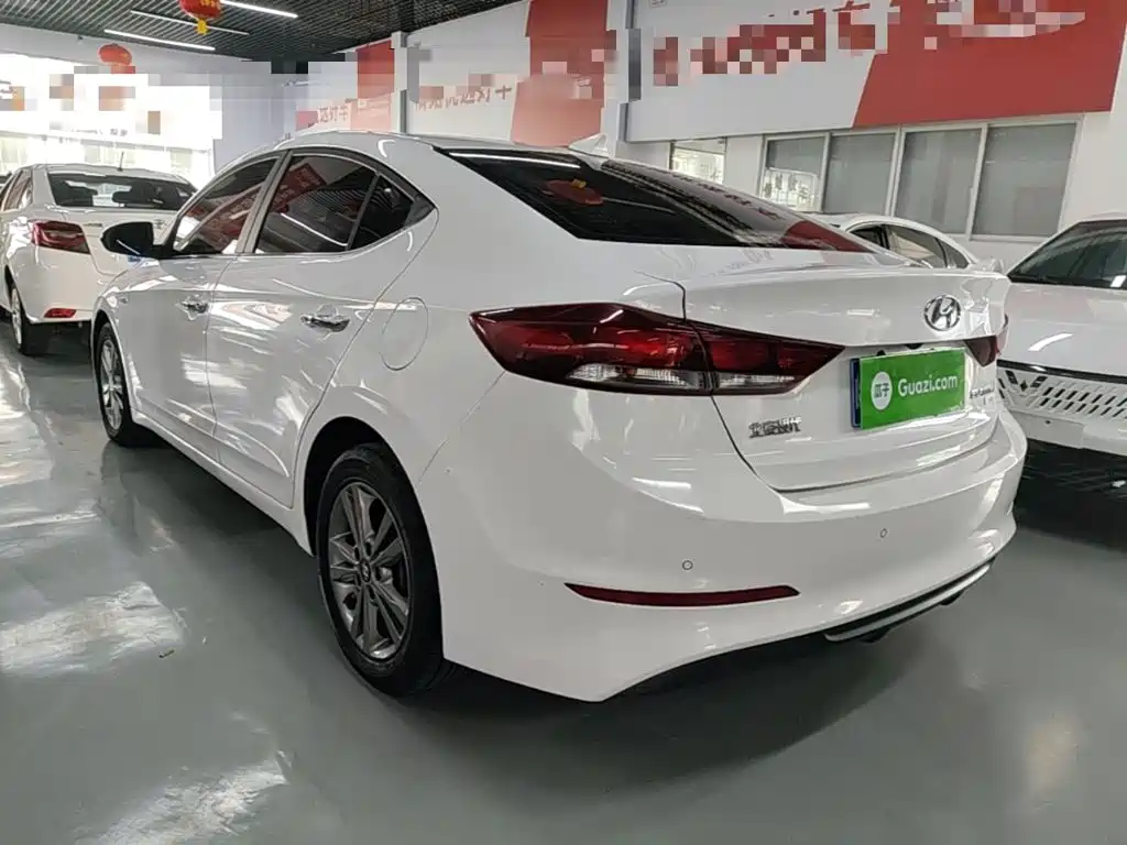 Hyundai Elantra — миниатюра 5