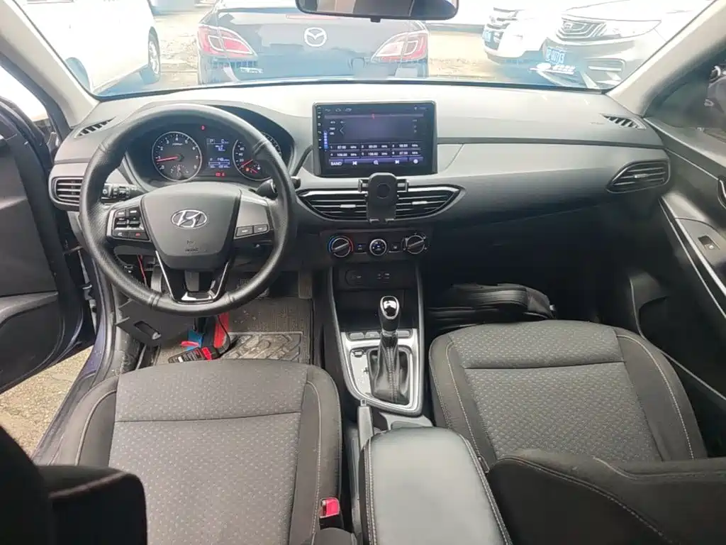 Hyundai Elantra — миниатюра 10