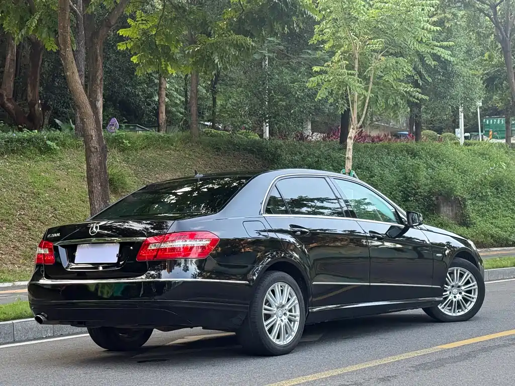 Mercedes-Benz E-Class — миниатюра 5