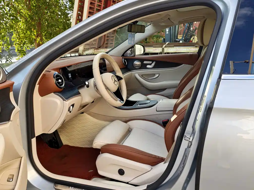 Mercedes-Benz E-Class — миниатюра 6