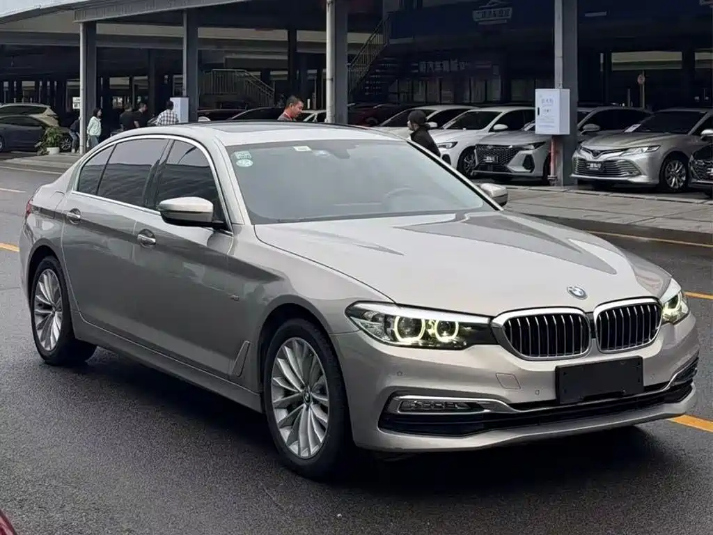 BMW 5 Series — миниатюра 3