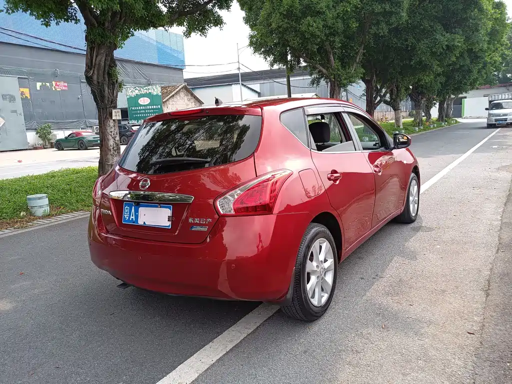 Nissan Tiida — миниатюра 6