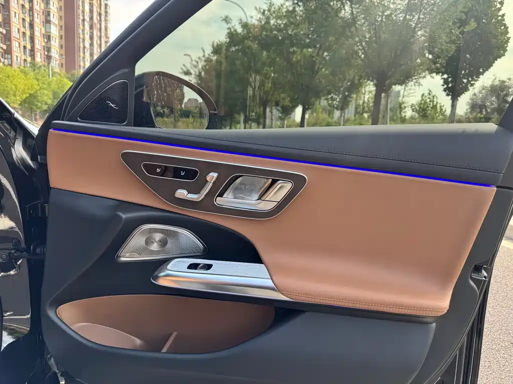 Mercedes-Benz E-Class — миниатюра 6