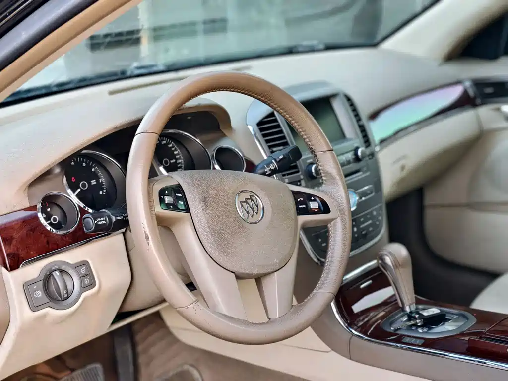 Buick Park Avenue — миниатюра 14