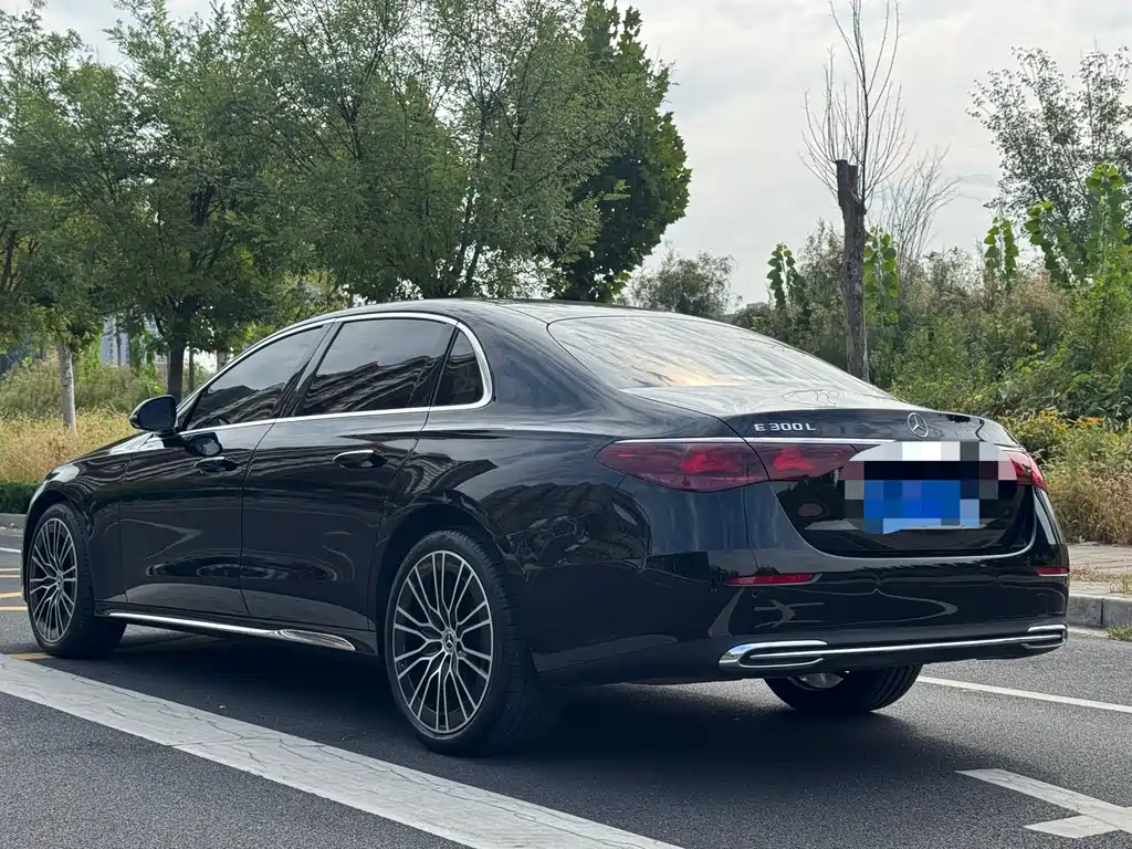 Mercedes-Benz E-Class — миниатюра 16