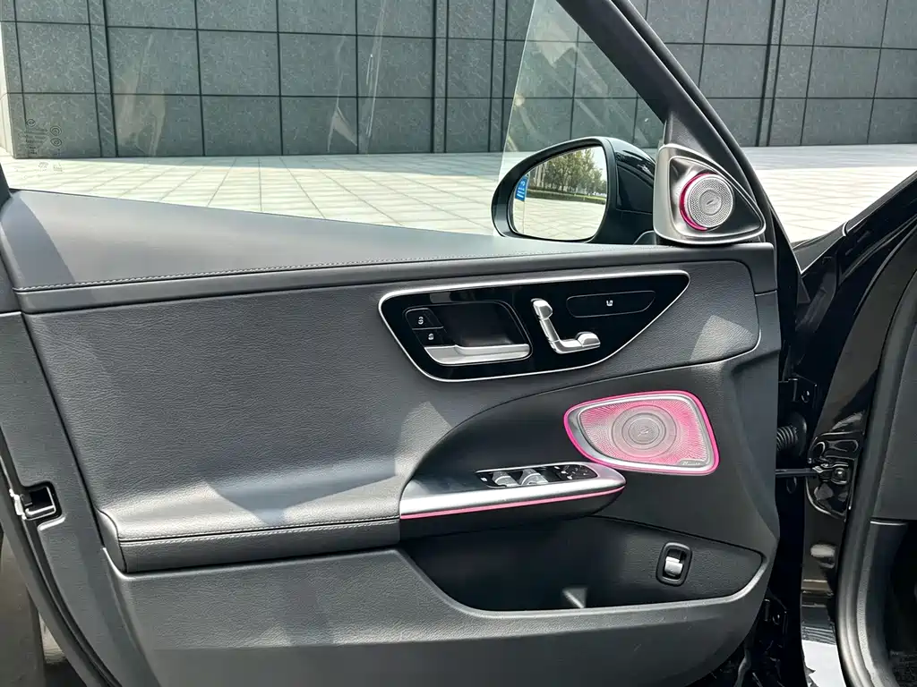 Mercedes-Benz C-Class — миниатюра 17