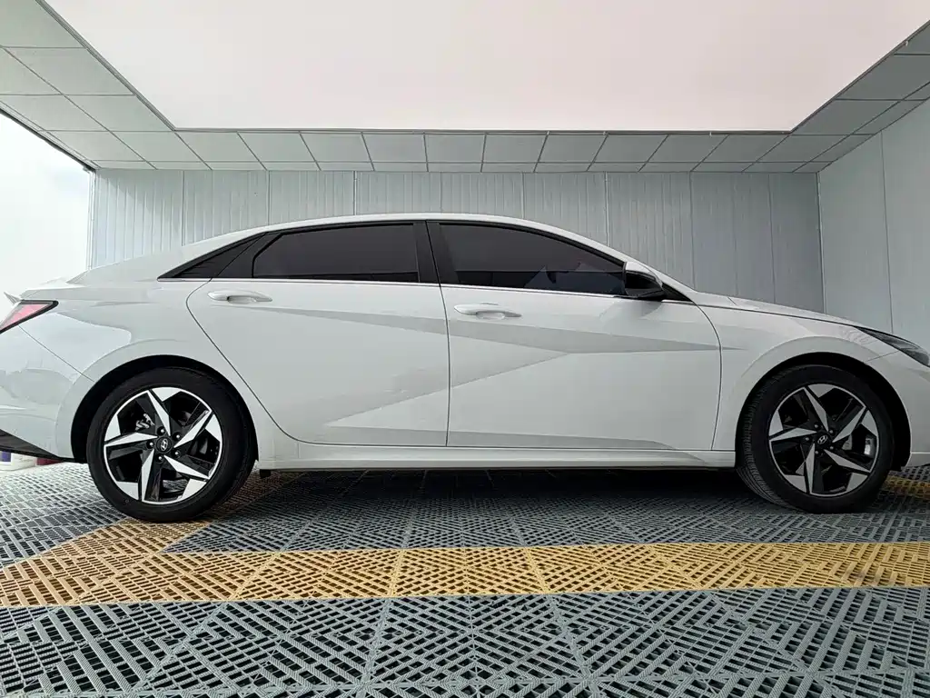 Hyundai Elantra — миниатюра 7