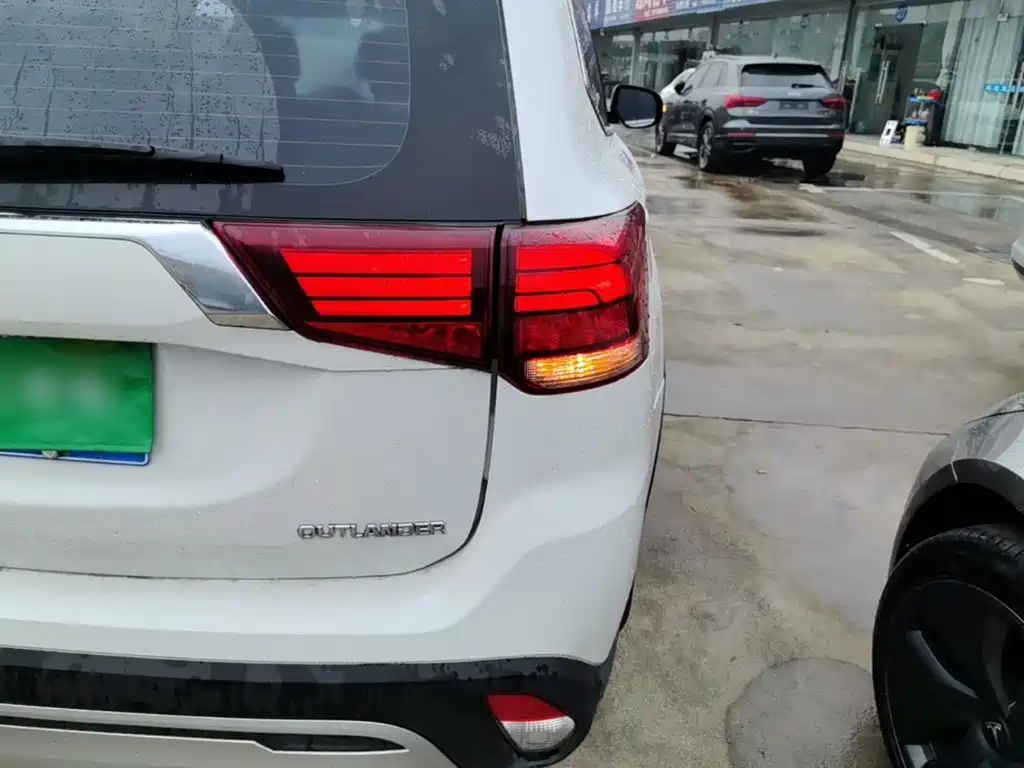 Mitsubishi Outlander — миниатюра 8