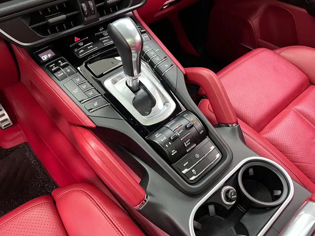 Porsche Cayenne — миниатюра 26