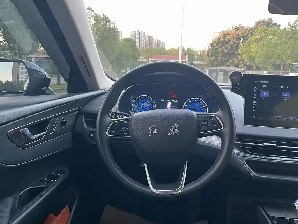 Hongqi Hongqi E-QM5 — миниатюра 10