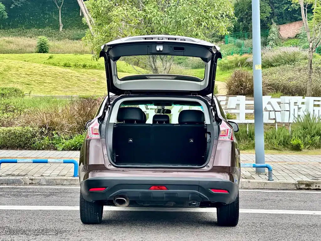 LUXGEN EXCELLENT 6 SUV