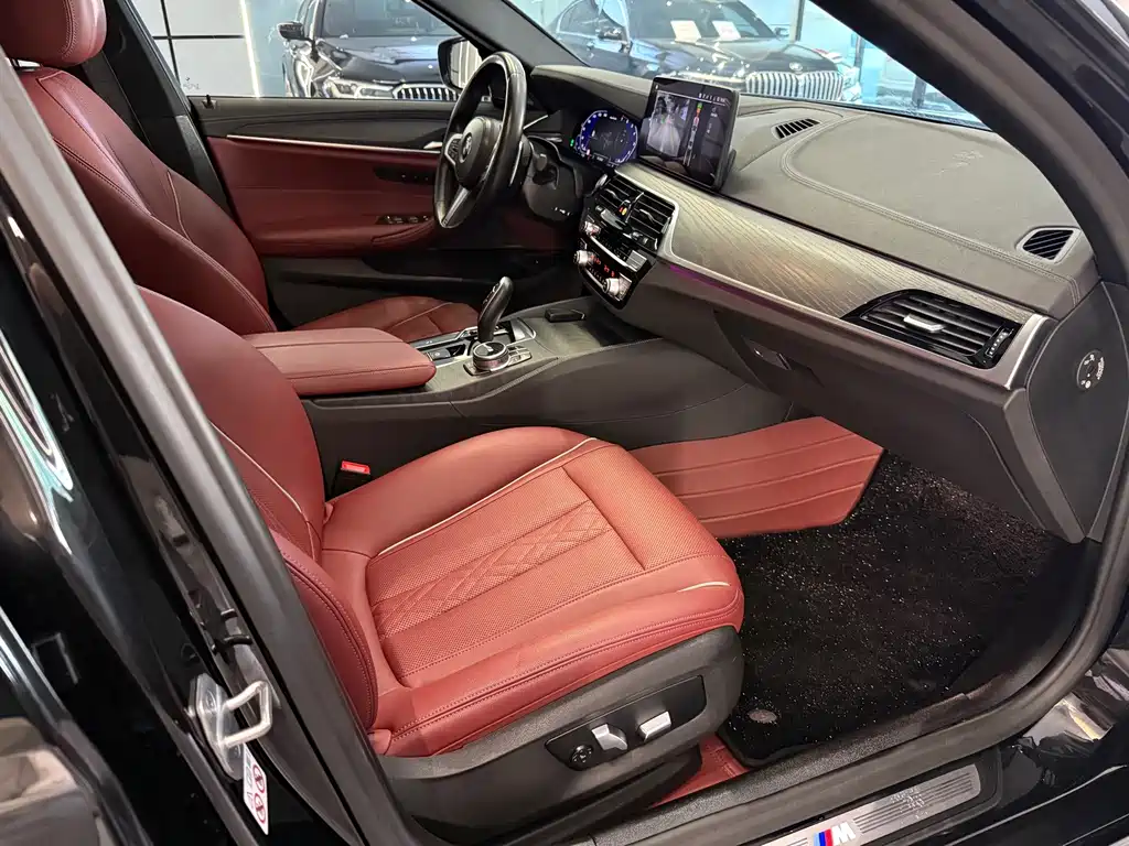 BMW 5 Series — миниатюра 7