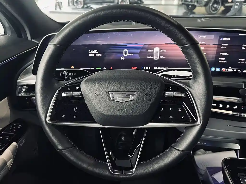 Cadillac Lyriq — миниатюра 9