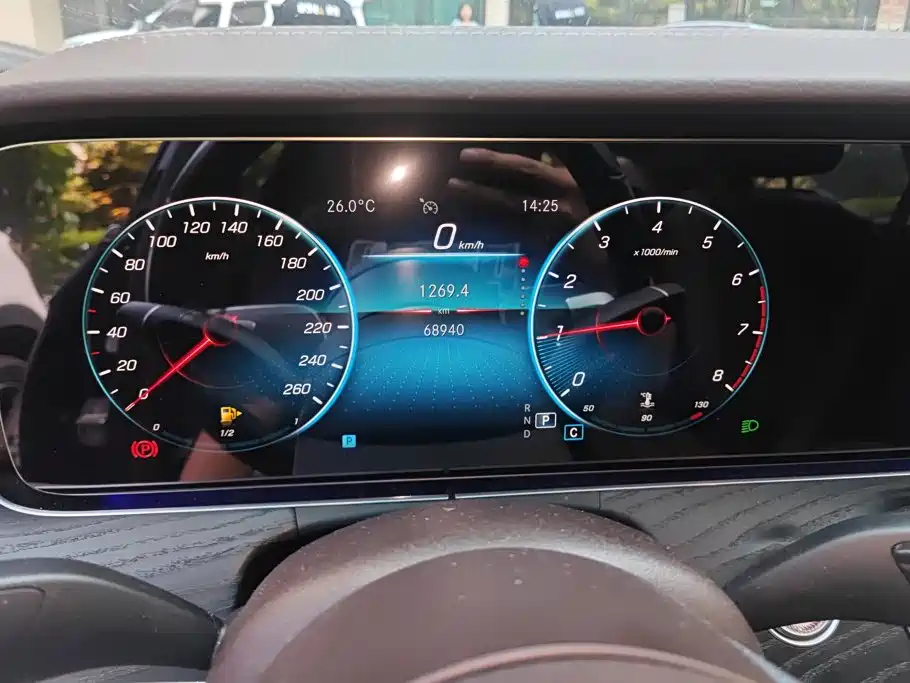 Mercedes-Benz E-Class — миниатюра 14