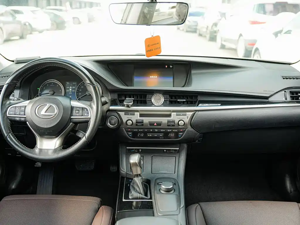 Lexus ES — миниатюра 16