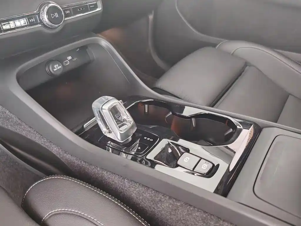 Volvo XC40 — миниатюра 8