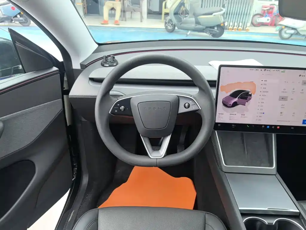 Tesla Model Y — миниатюра 11