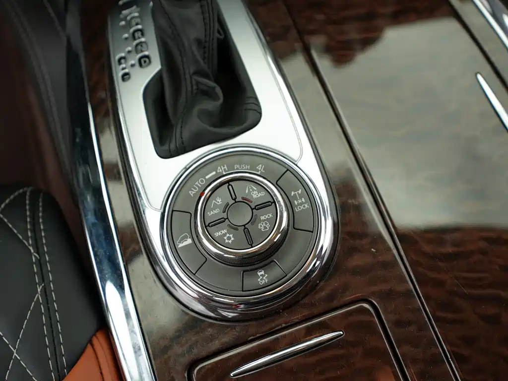Nissan Patrol — миниатюра 16