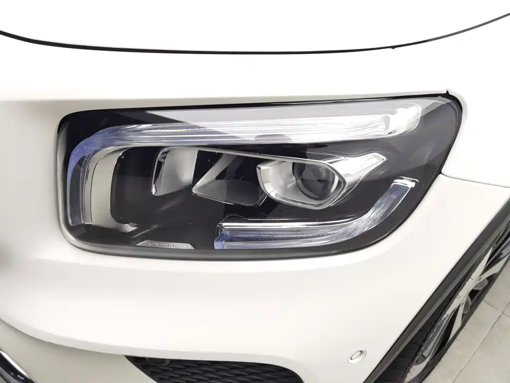 Mercedes-Benz GLB — миниатюра 7