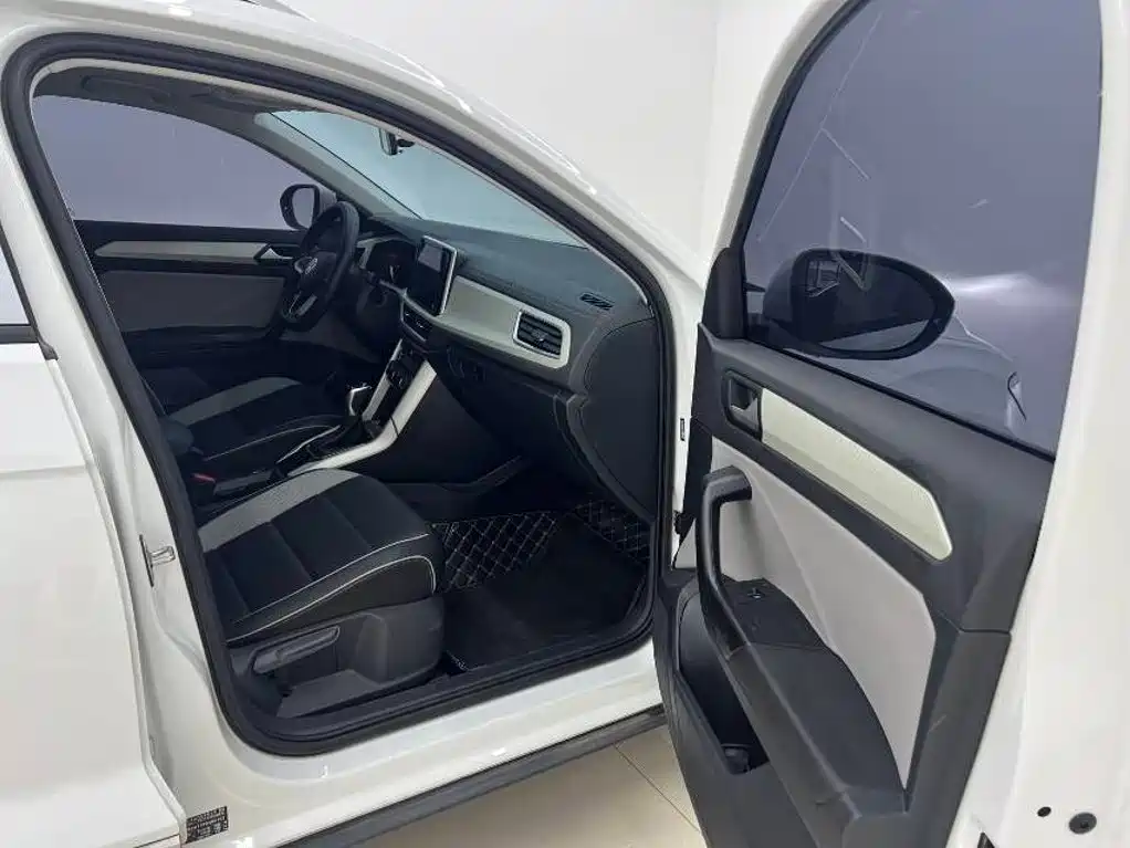 Volkswagen T-Roc — миниатюра 11