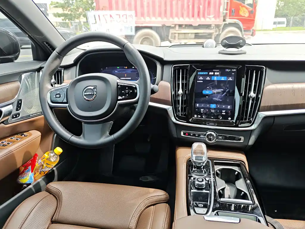 Volvo S90 PHEV — миниатюра 8