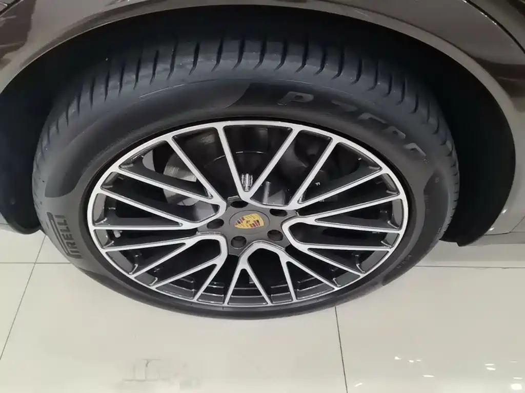 Porsche Cayenne — миниатюра 23