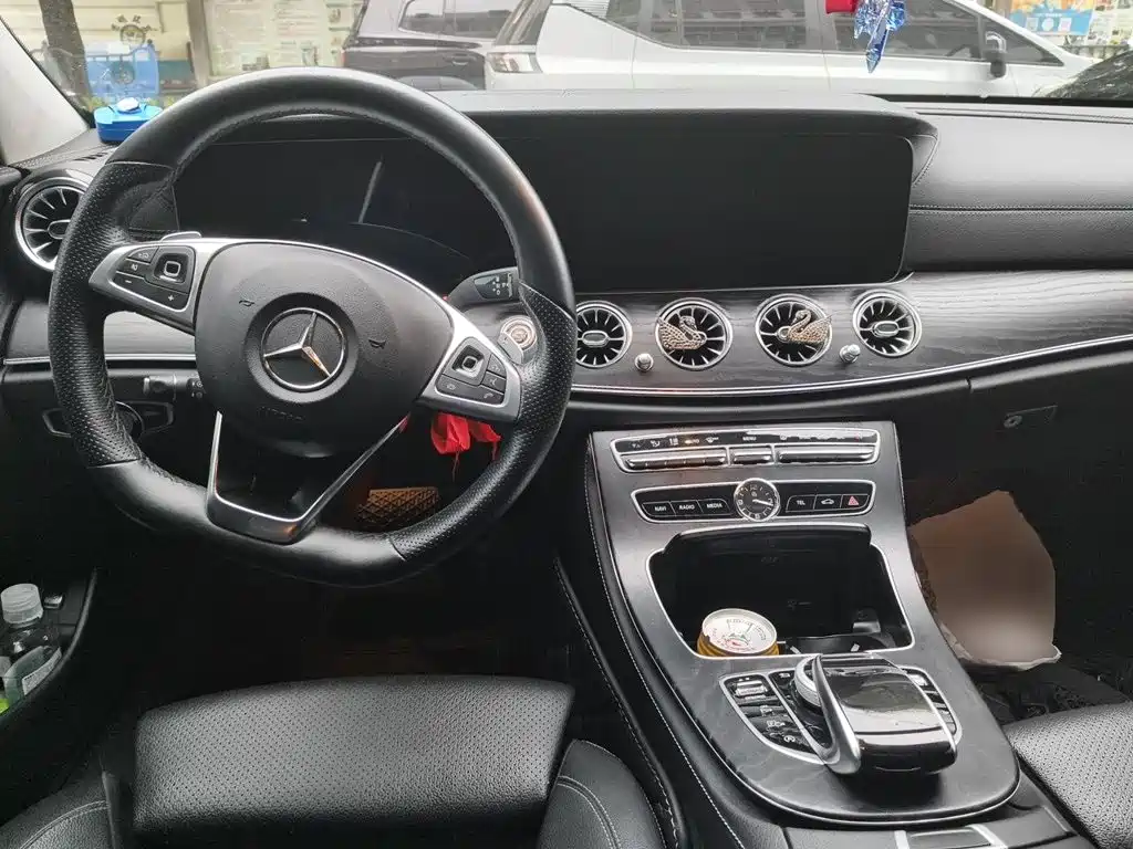 Mercedes-Benz E-Class — миниатюра 10
